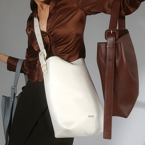 SANDRA Portrait Shoulder Bag