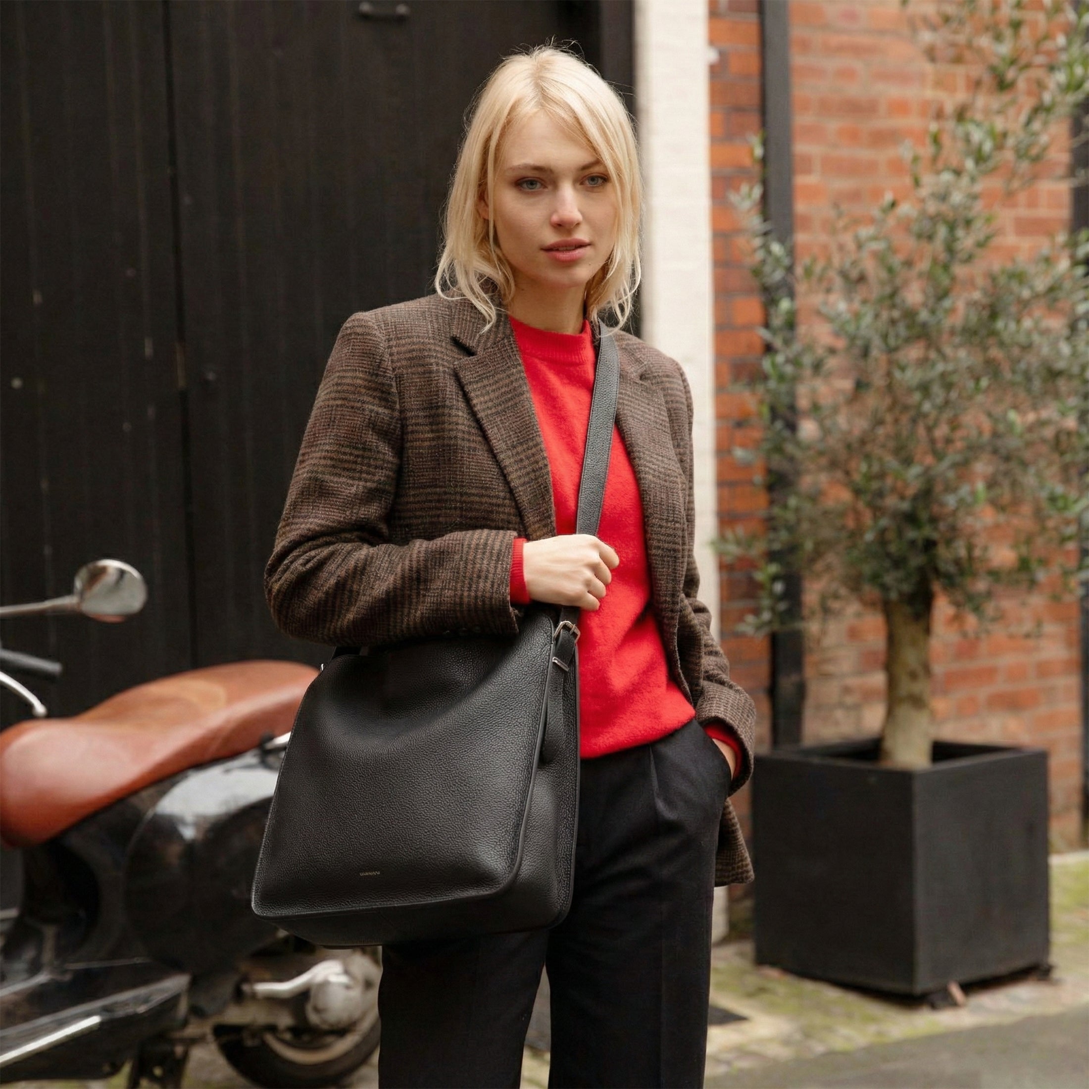 KEO Ergonomic Soft Bucket Bag