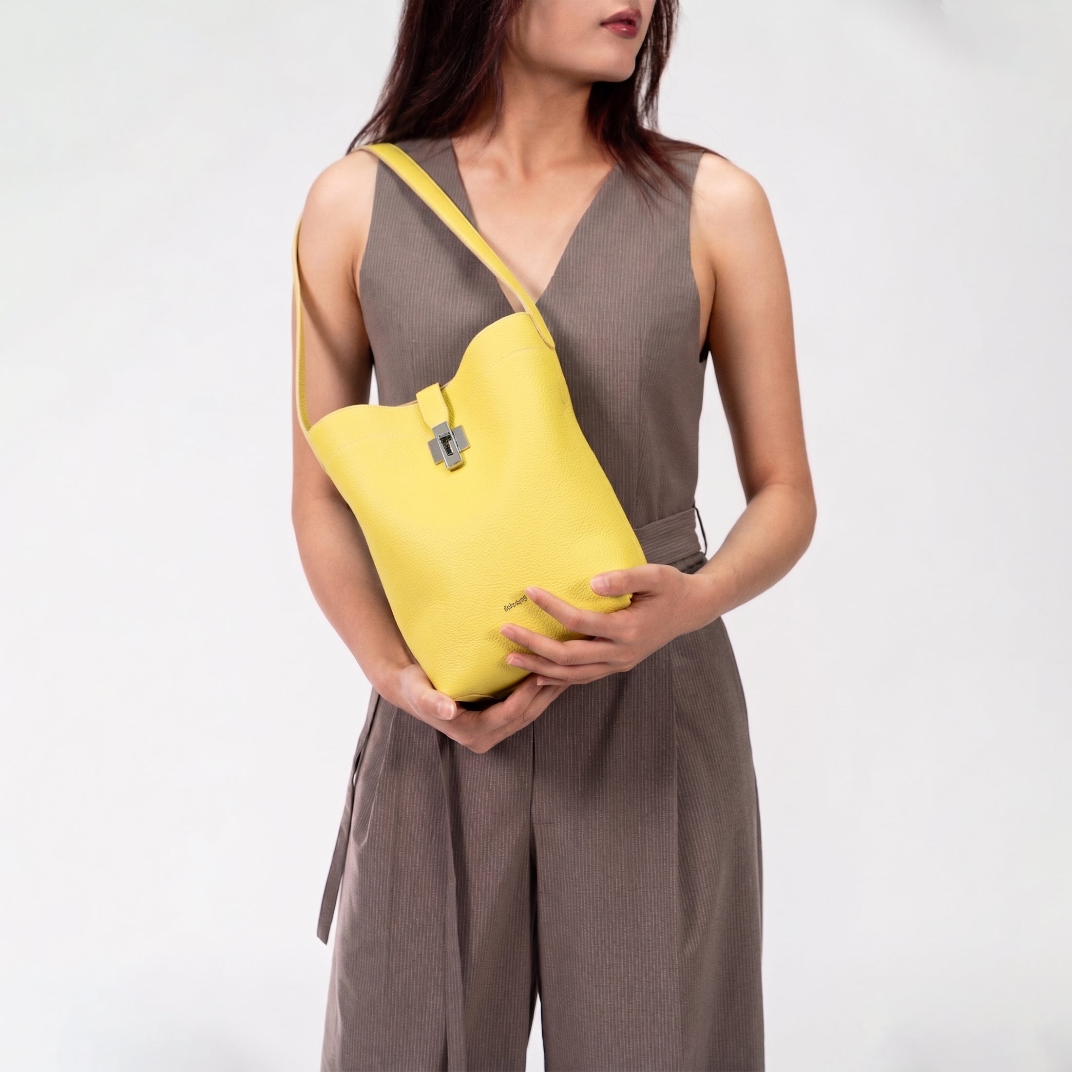 ZANA Shoulder Bag