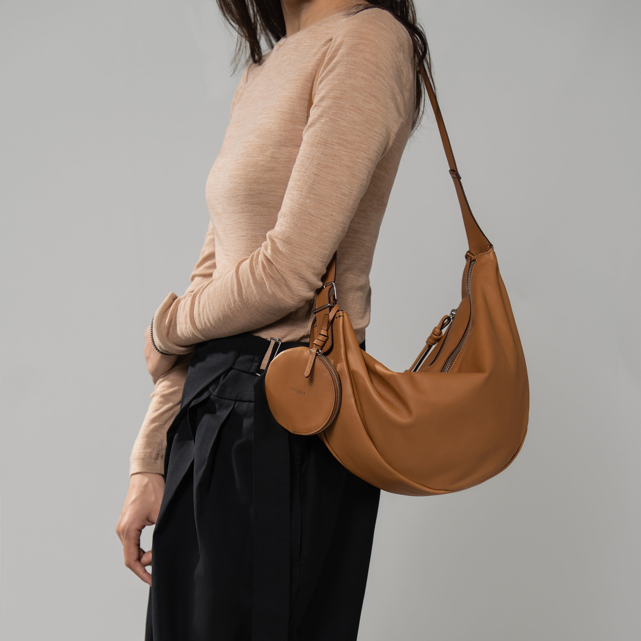 Asymmetric Crescent 手提袋