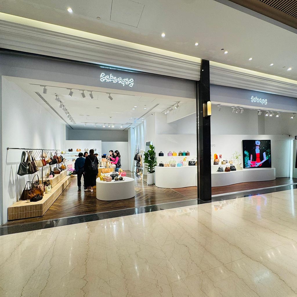 New Shop In Taiwan - Breeze Nanshan Taipei