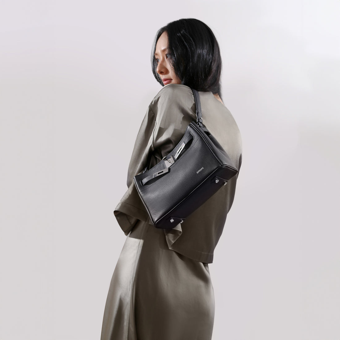 SAOIRSE Soft Structural 扣子皮帶迷你袋 II