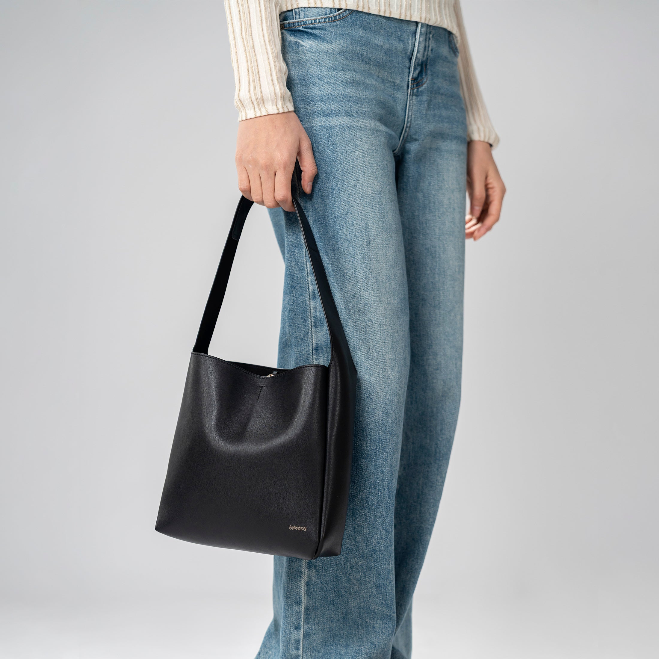 VERA Flat Bucket Tote Bag