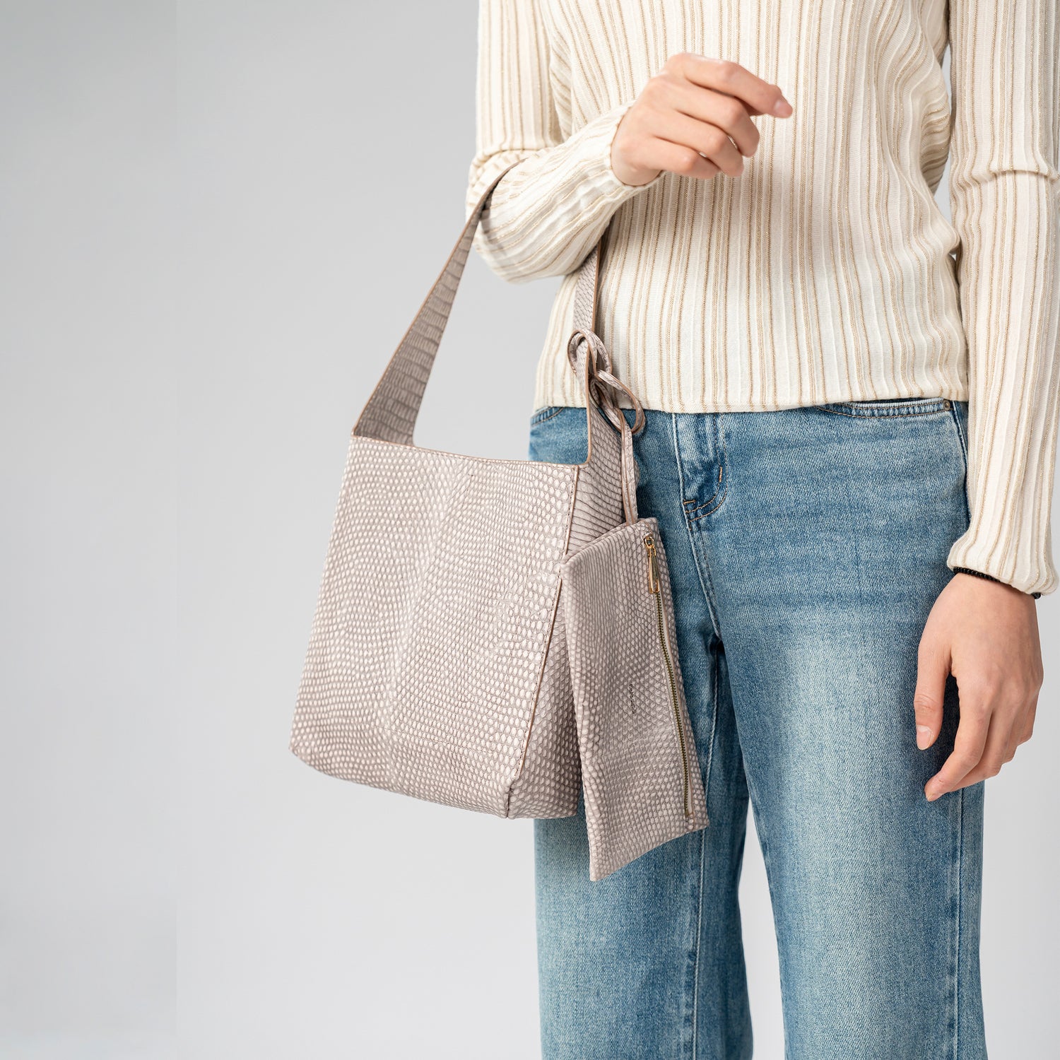 VERA Flat Bucket Tote Bag