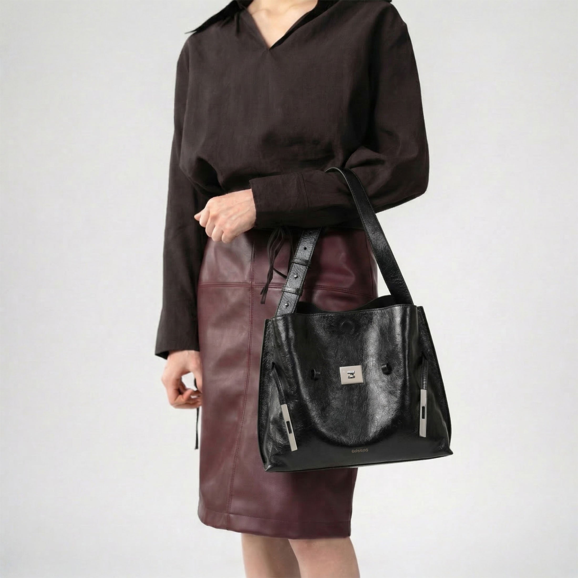 SAOI 扣帶小型手提袋 II