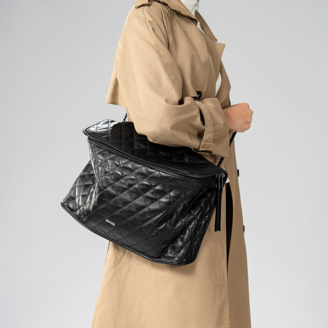 CUBE-II Large Chain Crossbody Bag