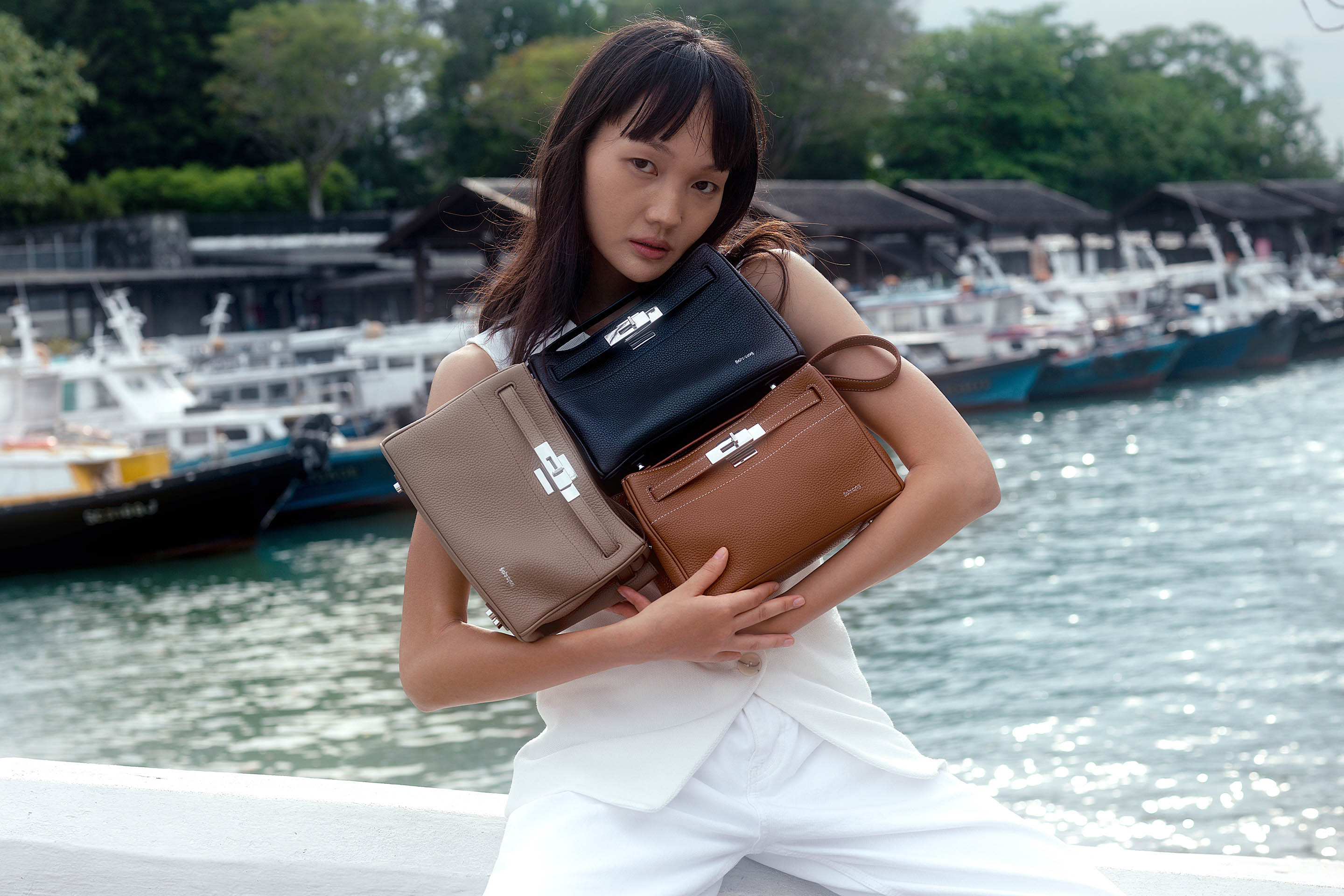 Rabeanco ラビアンコ　クロスボディバッグ　ベージュ Soft but Structured. Lightweight leather handbags, handcrafted to