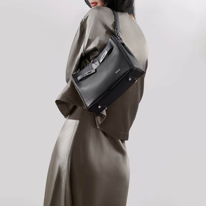 SAOIRSE Soft Structural 扣子皮帶迷你袋